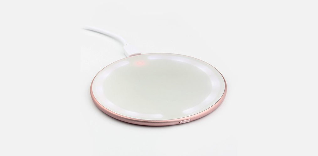 In stock---0.45cm Super Ultrathin 10W Wireless Fast Charger with lamplight